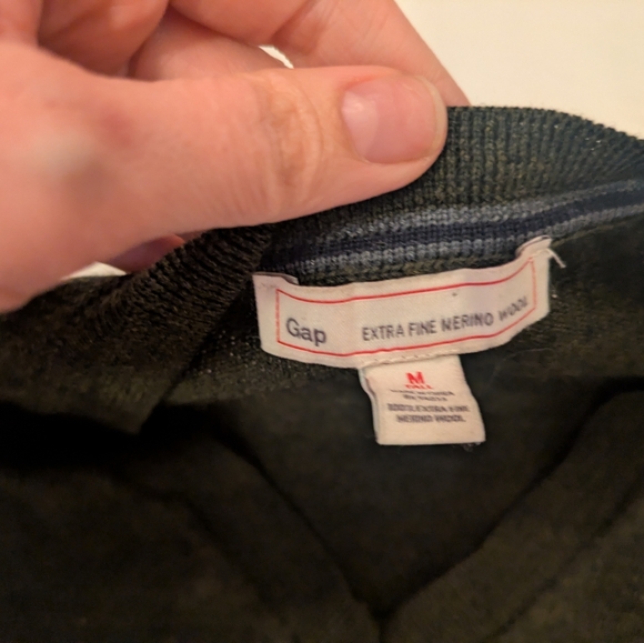 GAP Men's Tall Charcoal 100% Extra Fine Merino Wool Sweater - Picture 3 of 5